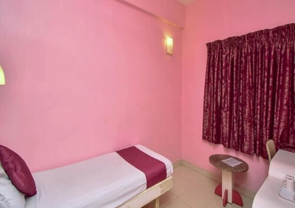 Фото Hotel Pandian