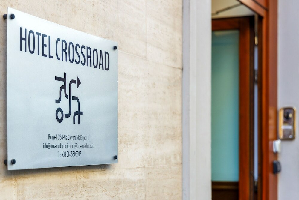 Фото Crossroad Hotel