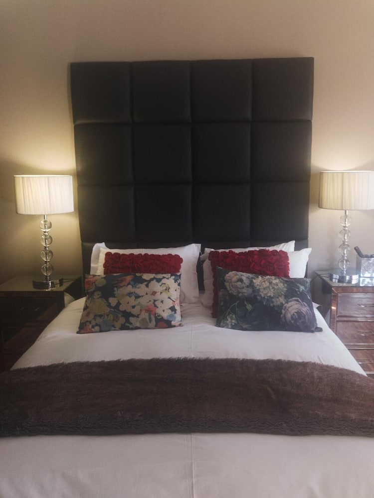 Фото The Hedge Guesthouse