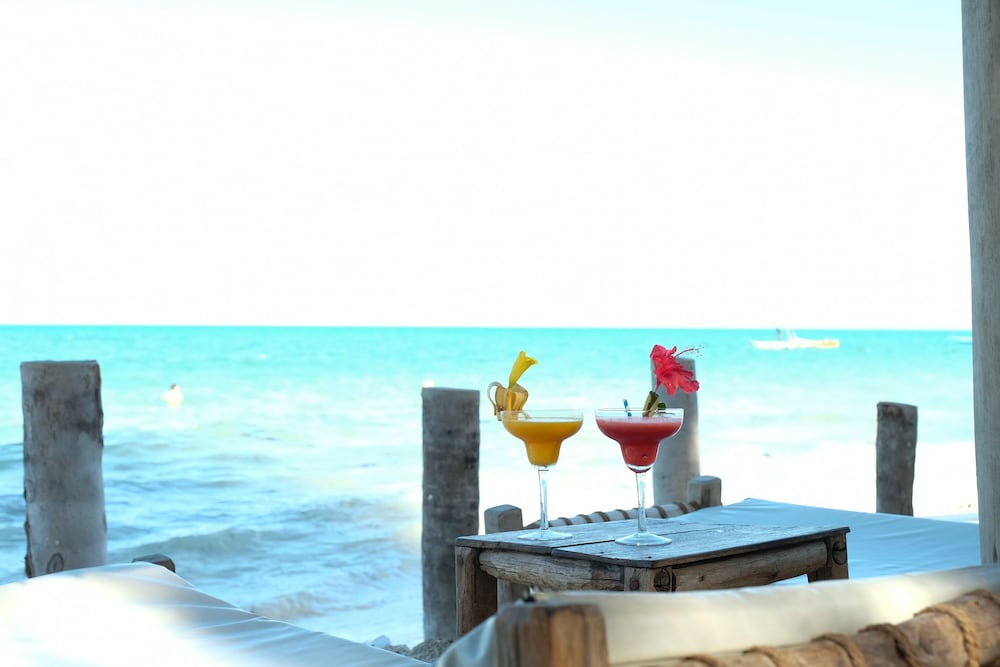 Фото Makuti Beach Bungalows