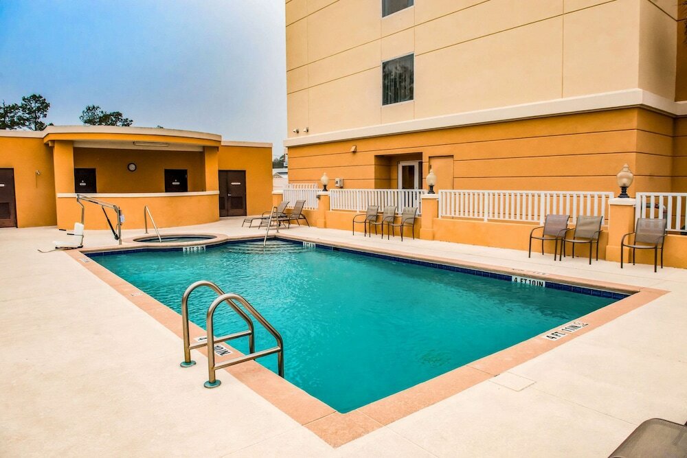 Фото Comfort Suites Lake City