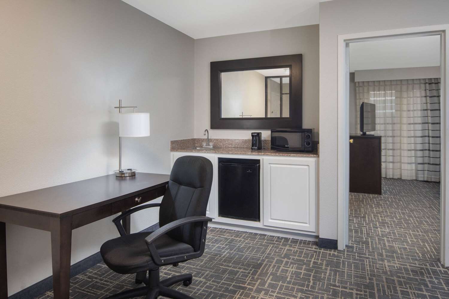 Фото La Quinta Inn & Suites by Wyndham Atlanta Airport South