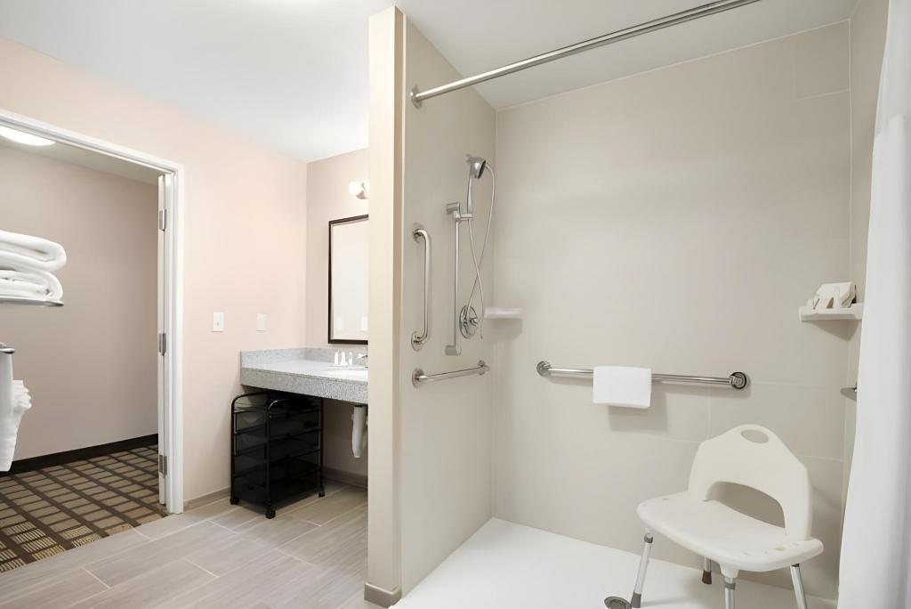 Фото Days Inn by Wyndham Hemet