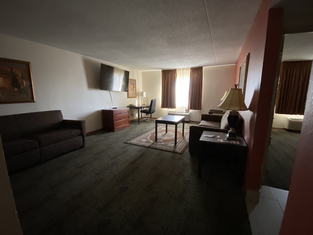 Фото Chicago Club Inn & Suites