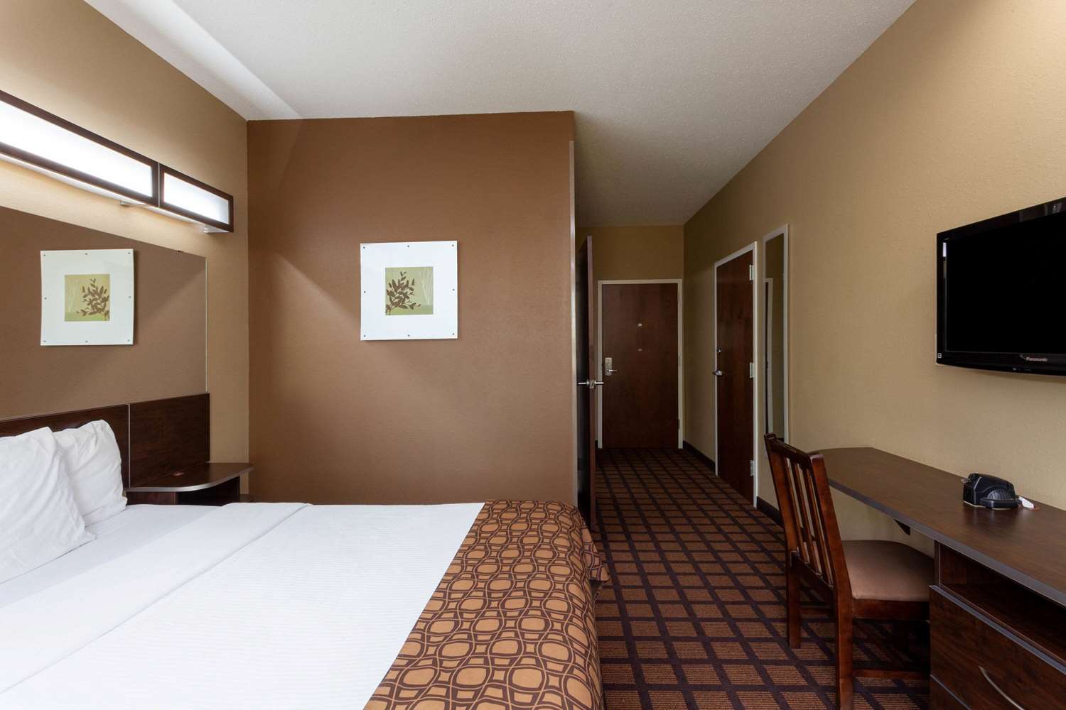 Фото Microtel Inn & Suites by Wyndham Columbia/At Fort Jackson