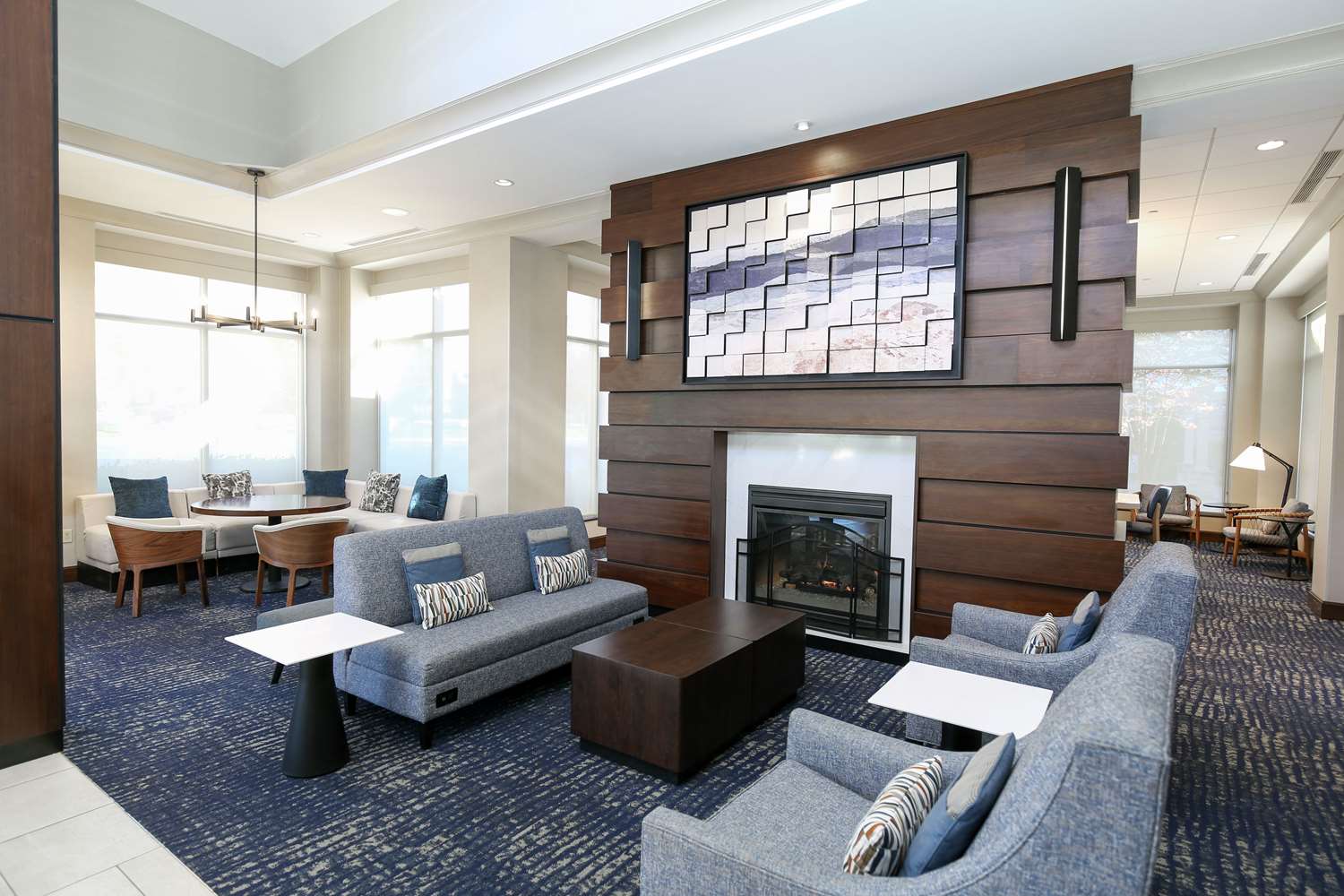 Фото Hilton Garden Inn Melville