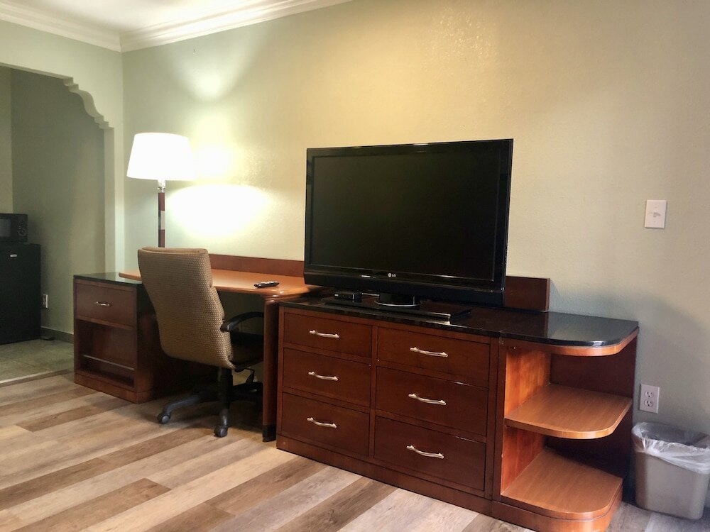 Фото La Petite Rouge Motel