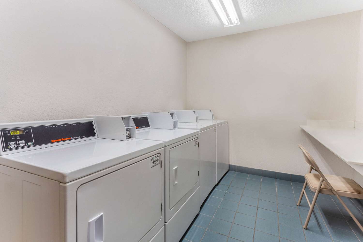 Фото La Quinta Inn & Suites by Wyndham Redding