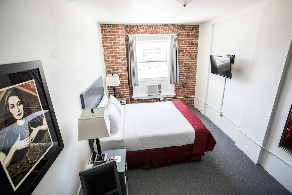 Фото The American Hotel