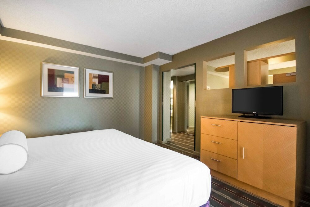 Фото Pier 5 Hotel Baltimore, Curio Collection by Hilton