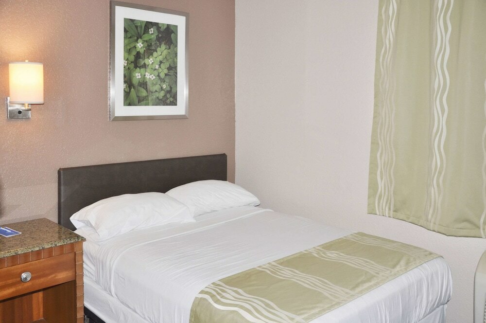 Фото Rodeway Inn Fargo