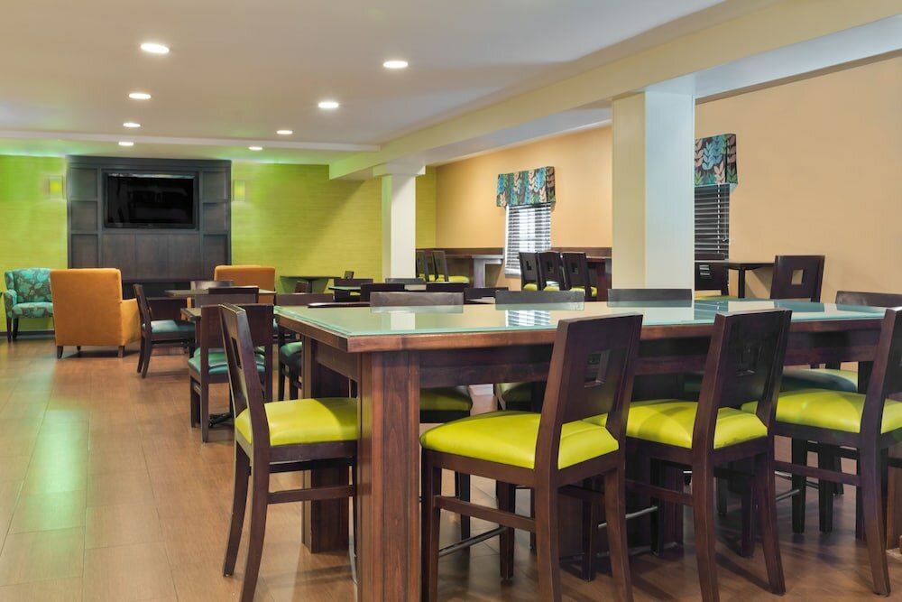 Фото Holiday Inn Express San Diego Sea World - Beach Area, an Ihg Hotel