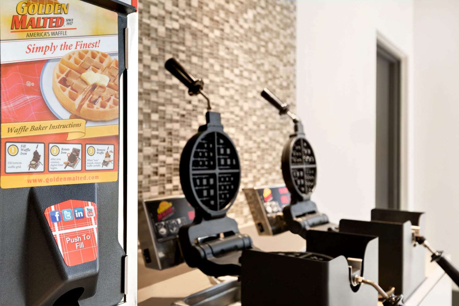 Фото La Quinta Inn & Suites by Wyndham Orlando IDrive Theme Parks