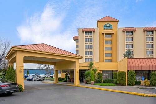 Гостиница La Quinta Inn & Suites by Wyndham Tacoma - Seattle в Такоме