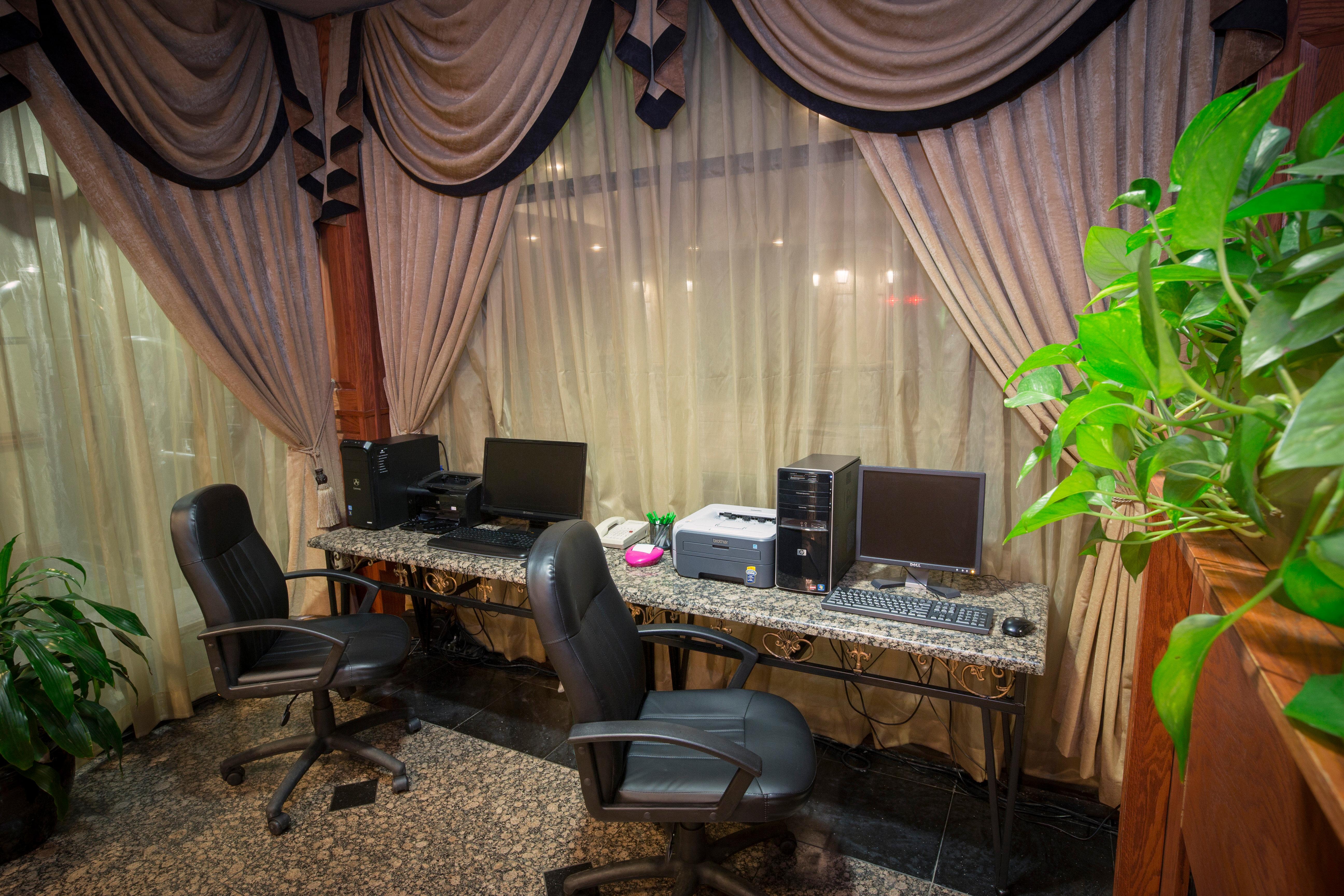 Фото Holiday Inn Express & Suites Southgate - Detroit Area, an Ihg Hotel