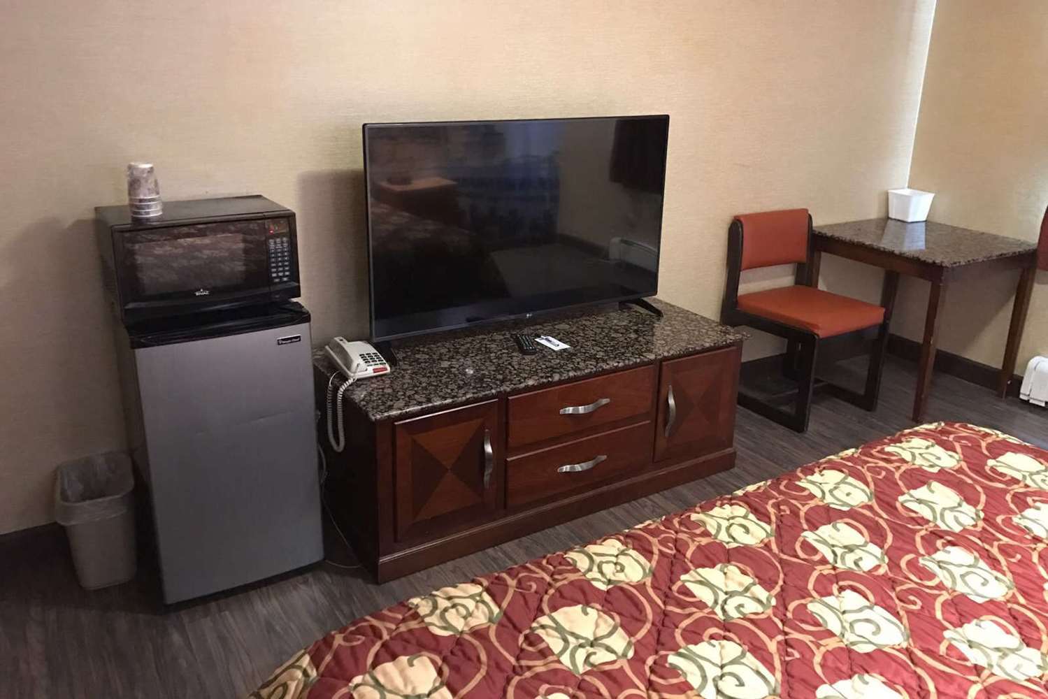 Фото Travelodge by Wyndham Avenel Woodbridge