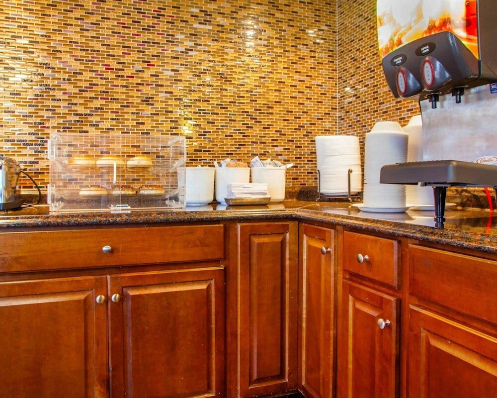 Фото Rodeway Inn Meadowlands