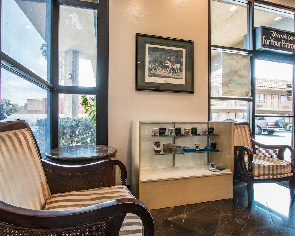 Фото Palm Inn Hotel near Tyler Mall Riverside