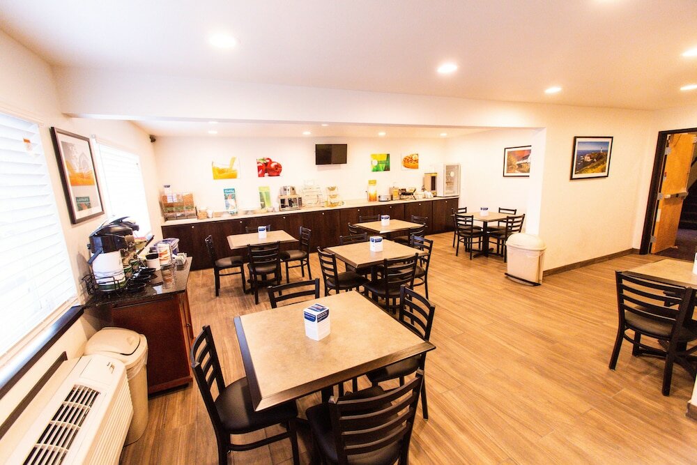 Фото Cottage Grove Inn