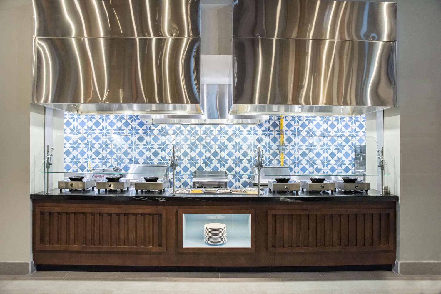 Фото Embassy Suites by Hilton Aruba Resort