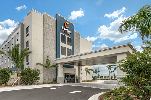 Гостиница Comfort Suites Stuart - Hutchinson Island в Стюарте