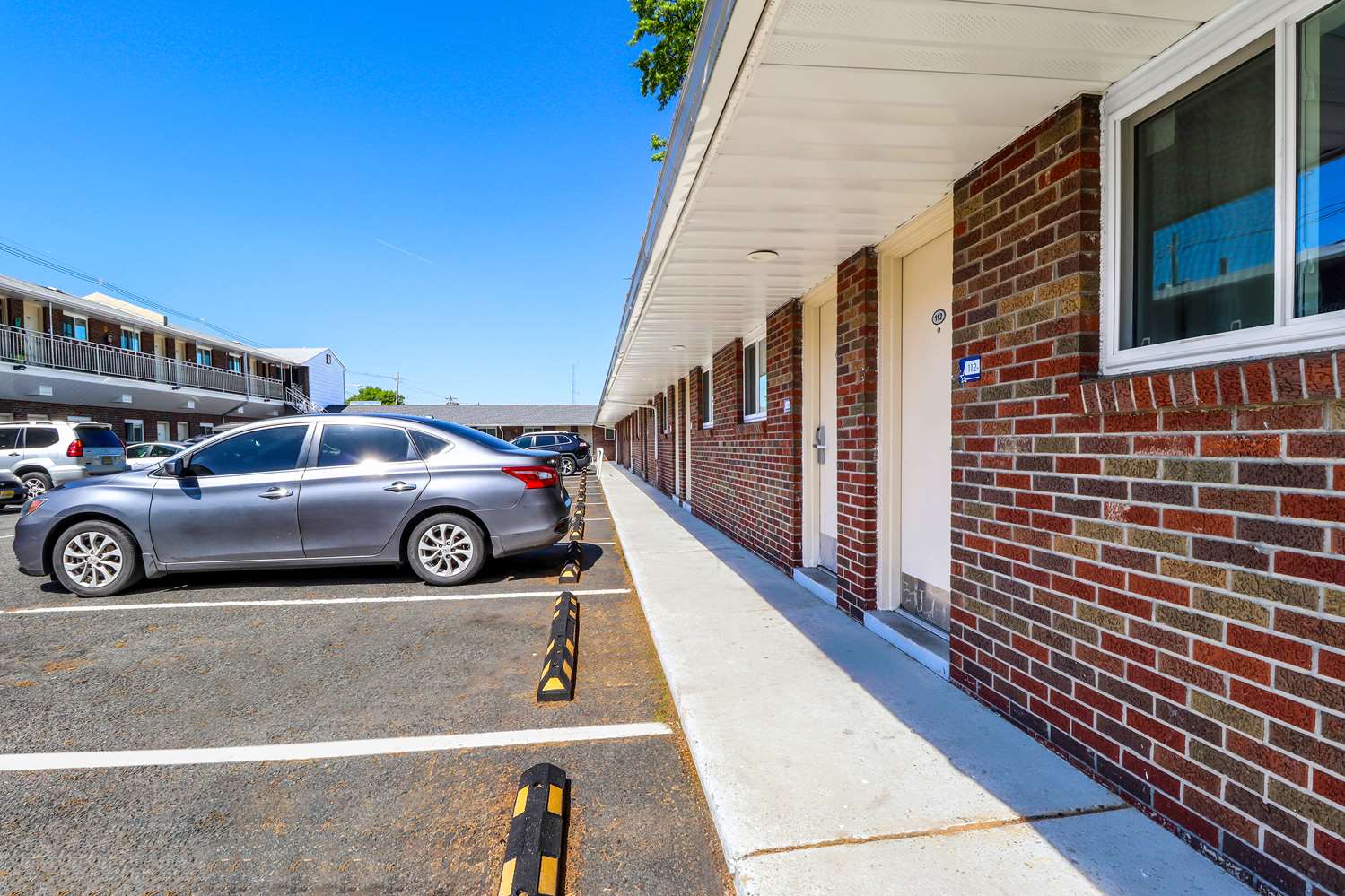 Фото Americas Best Value Inn Avenel Woodbridge