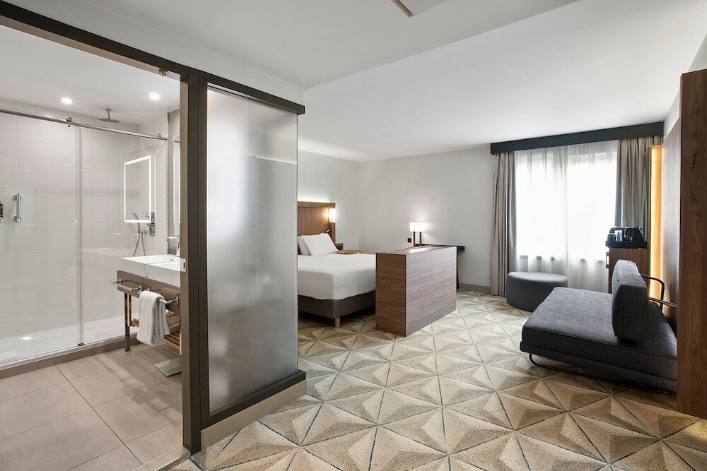 Фото Courtyard by Marriott Paris Porte de Versailles