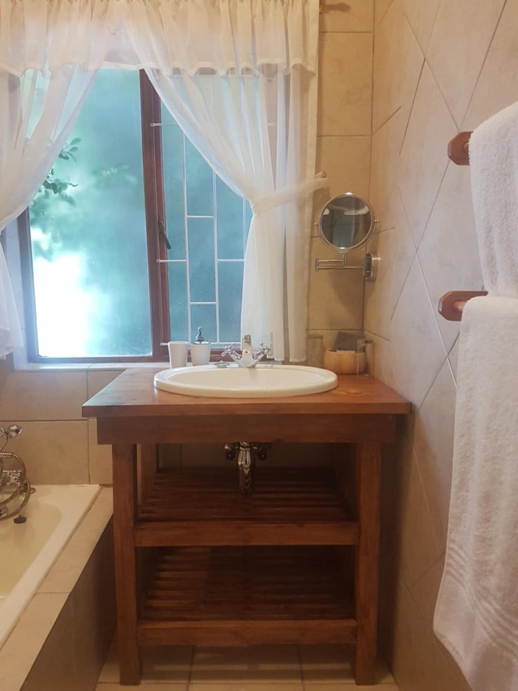 Фото Assegaaibosch Country Lodge