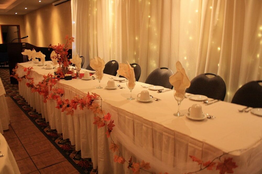 Фото Park West Inn