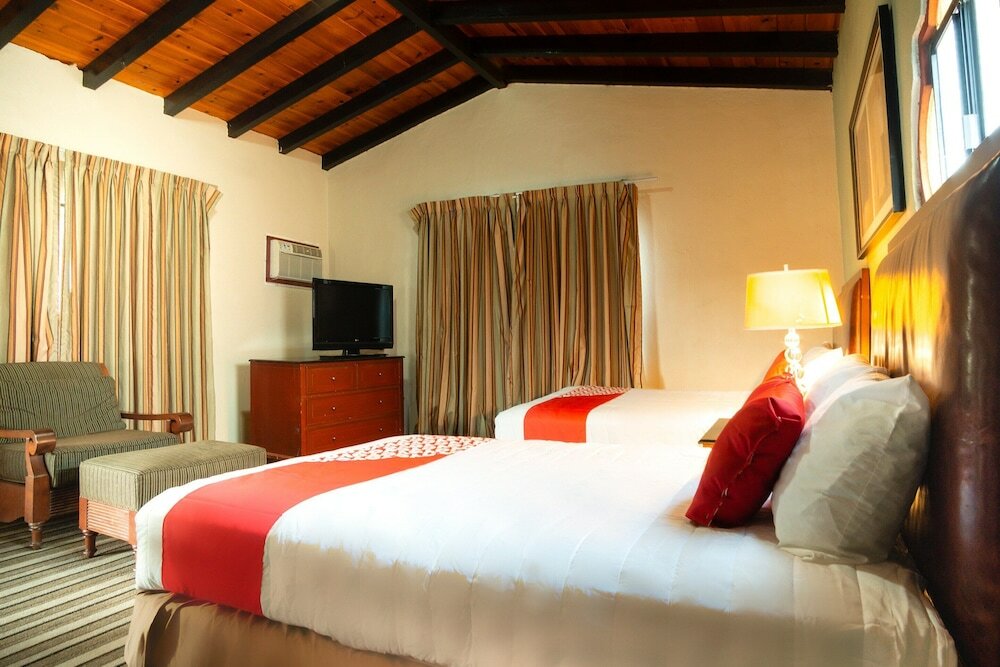 Фото Oyo Hotel Hacienda Don Luis, Rosarito