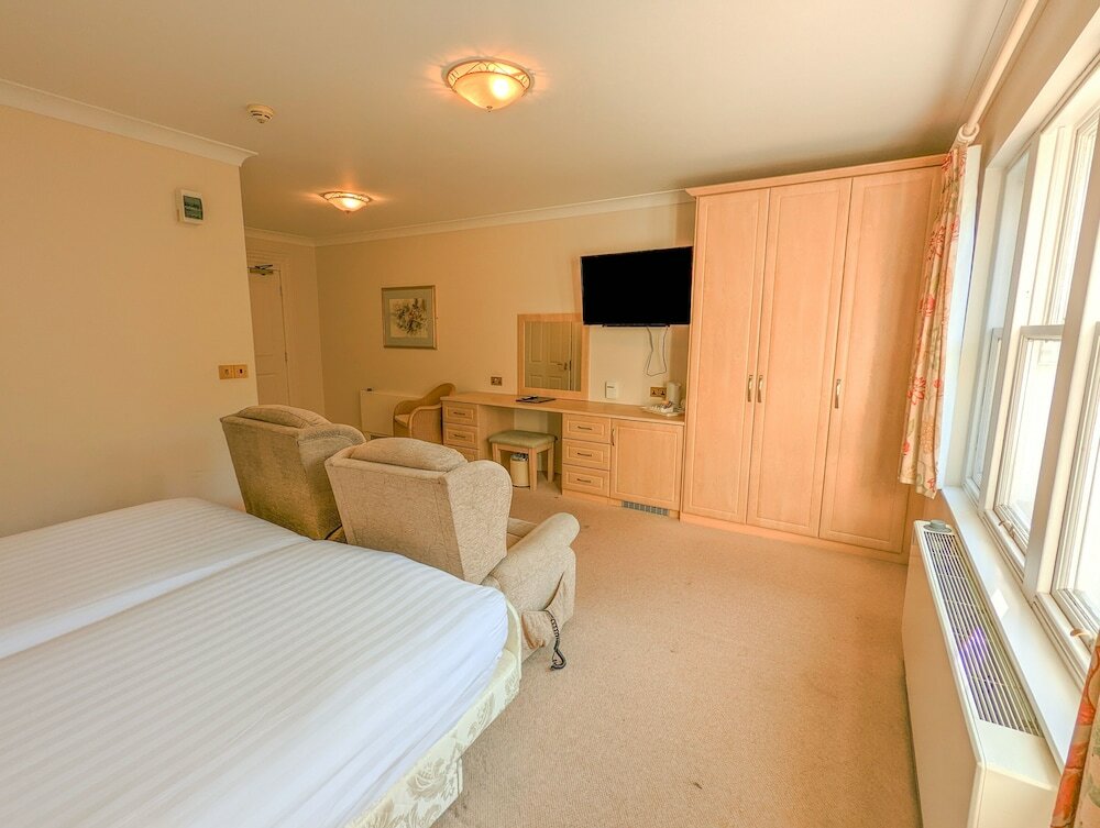 Фото The Grove Hotel