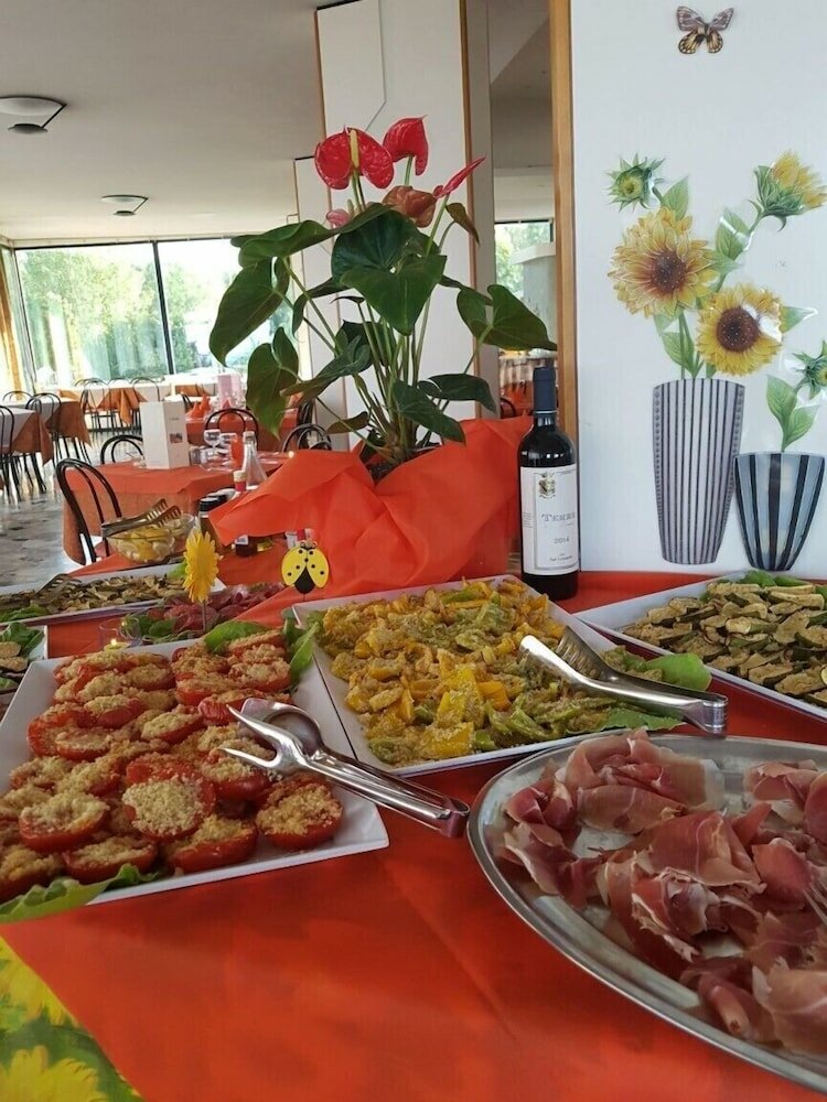 Фото Hotel Crown