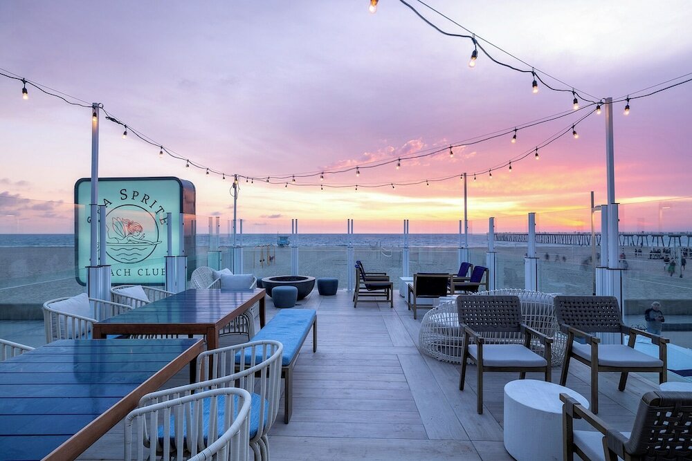 Фото Sea Sprite Oceanfront Hotel