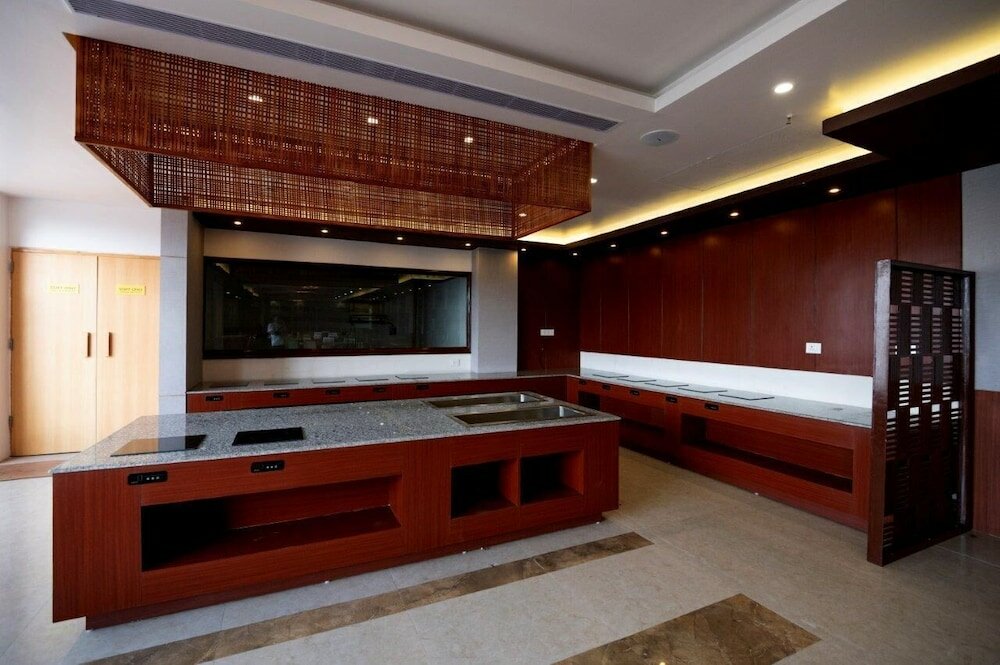 Фото Pushkara Sarovar Portico Dibrugarh