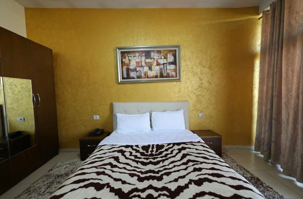 Фото Gjuta Hotel