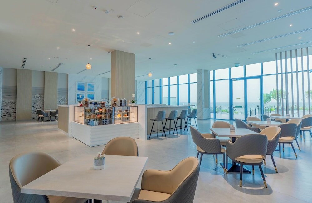 Фото Beach Bay Hotel Mirfa