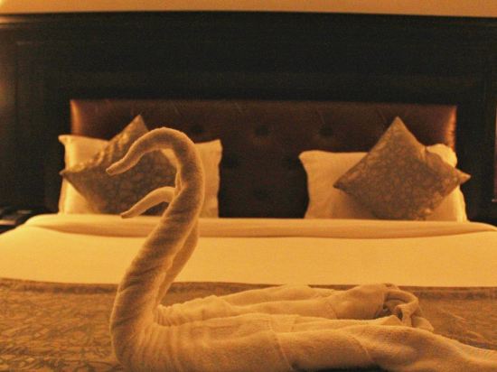 Фото Hotel Ishan A Riverside Retreat