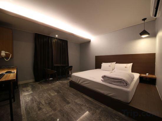 Фото The Stone Bridge Hotel