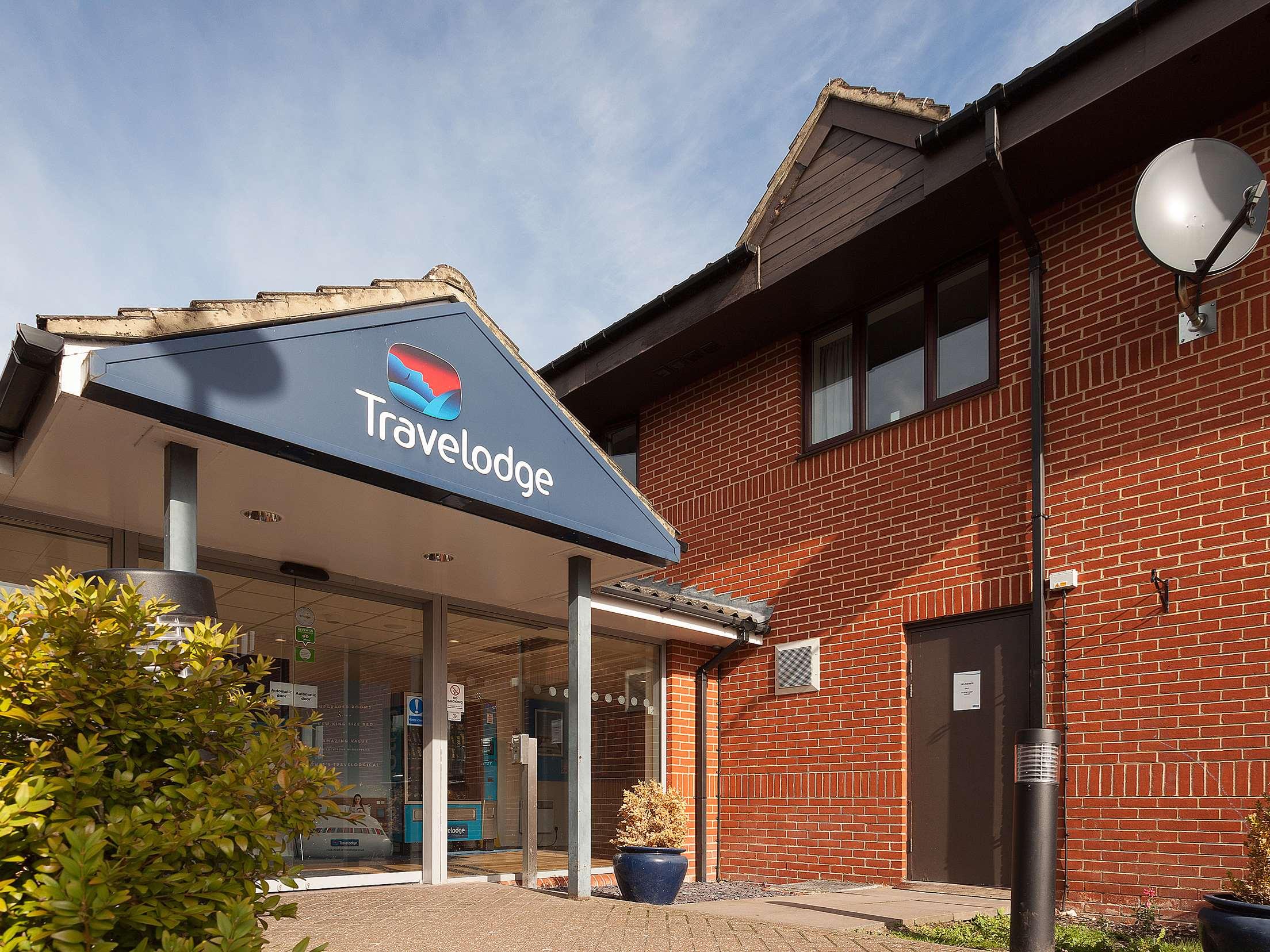 Фото Travelodge Newbury Tot Hill