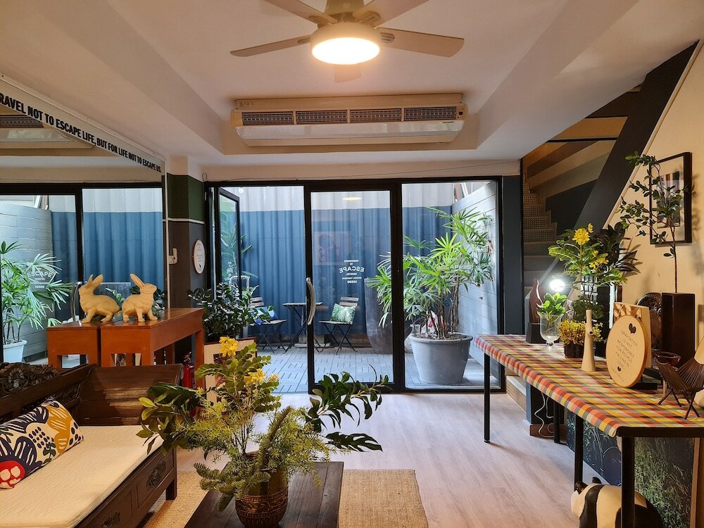 Фото Sathorn Terrace Apartment