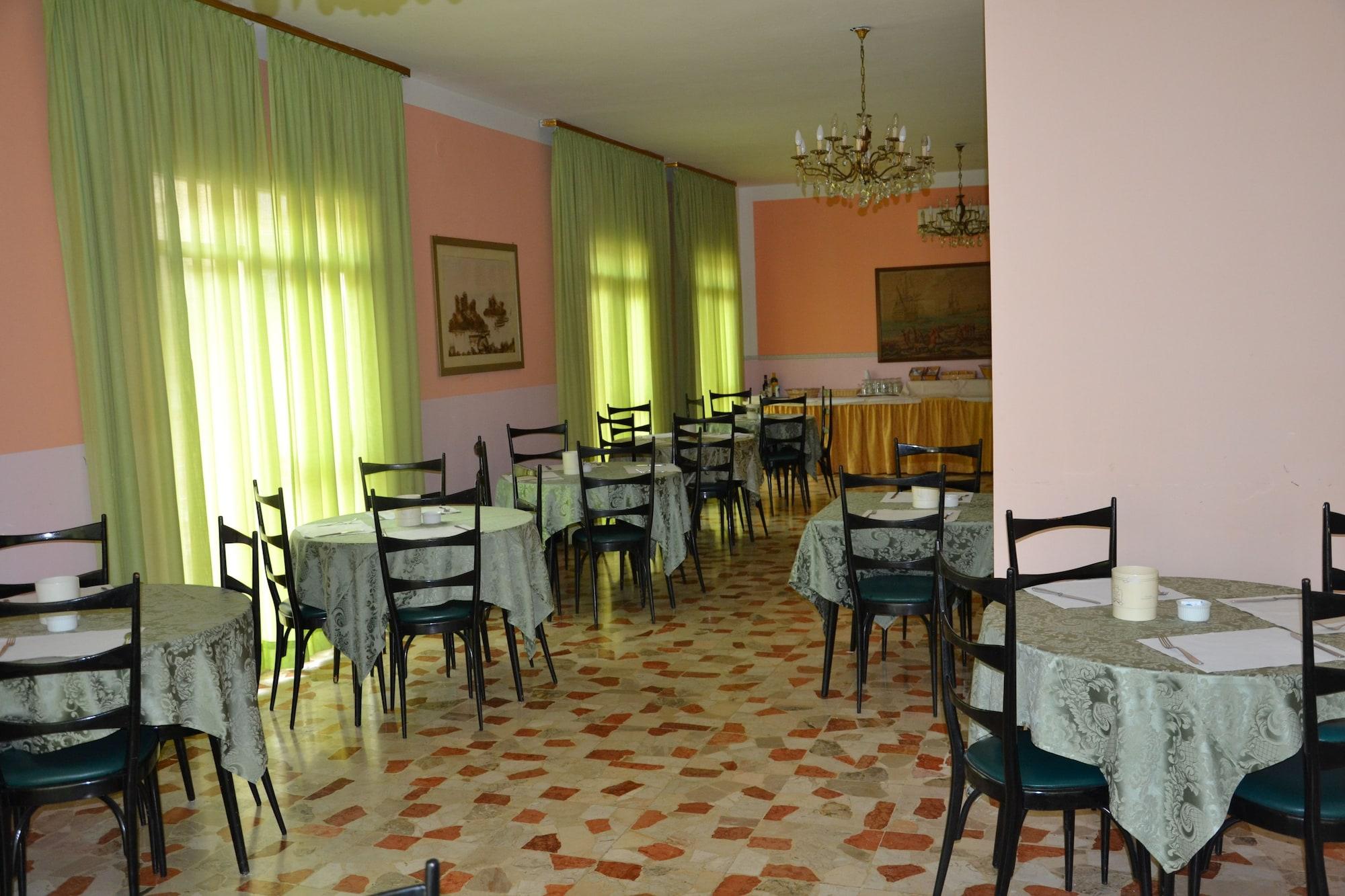 Фото Hotel Britta