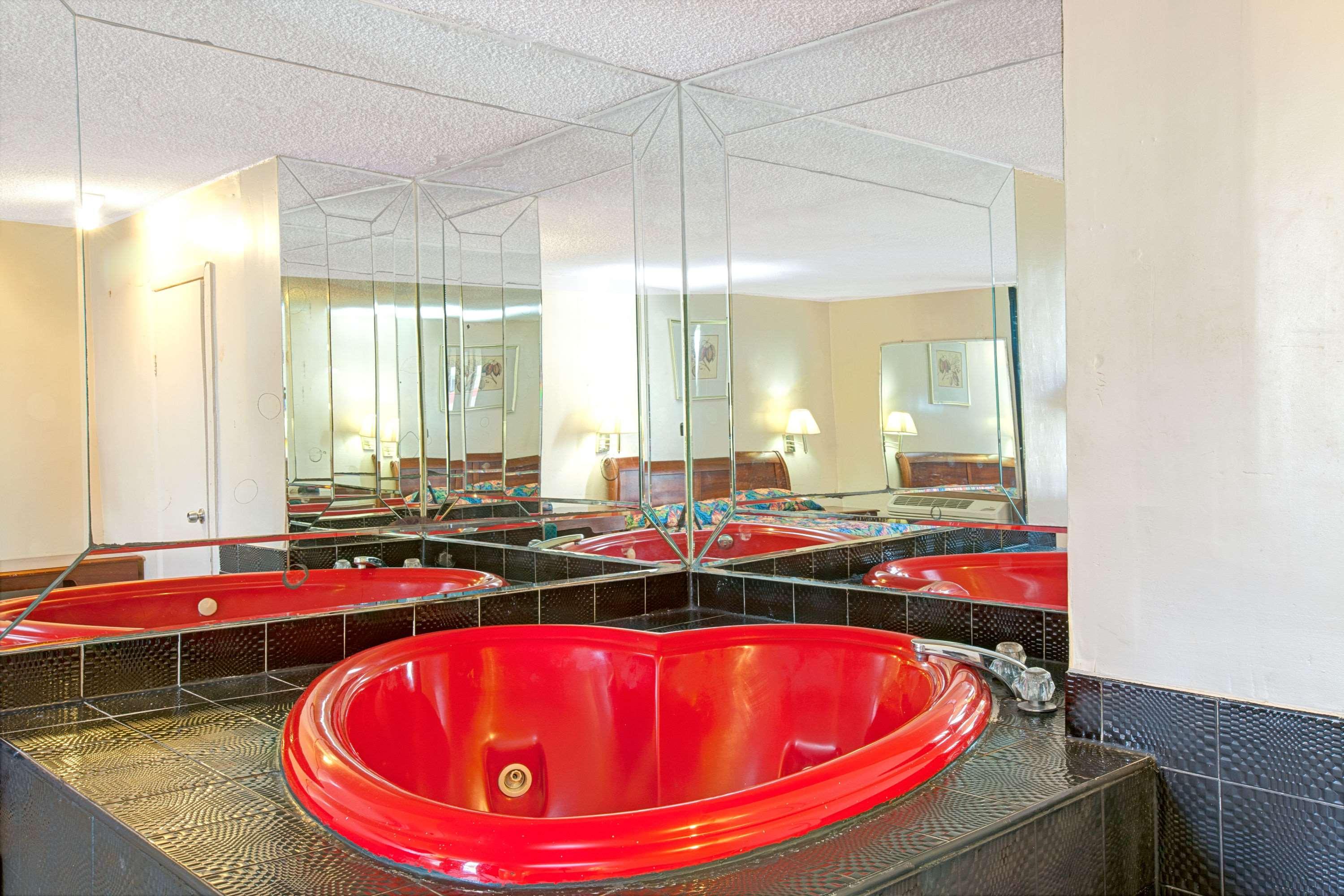 Фото Knights Inn South Hackensack
