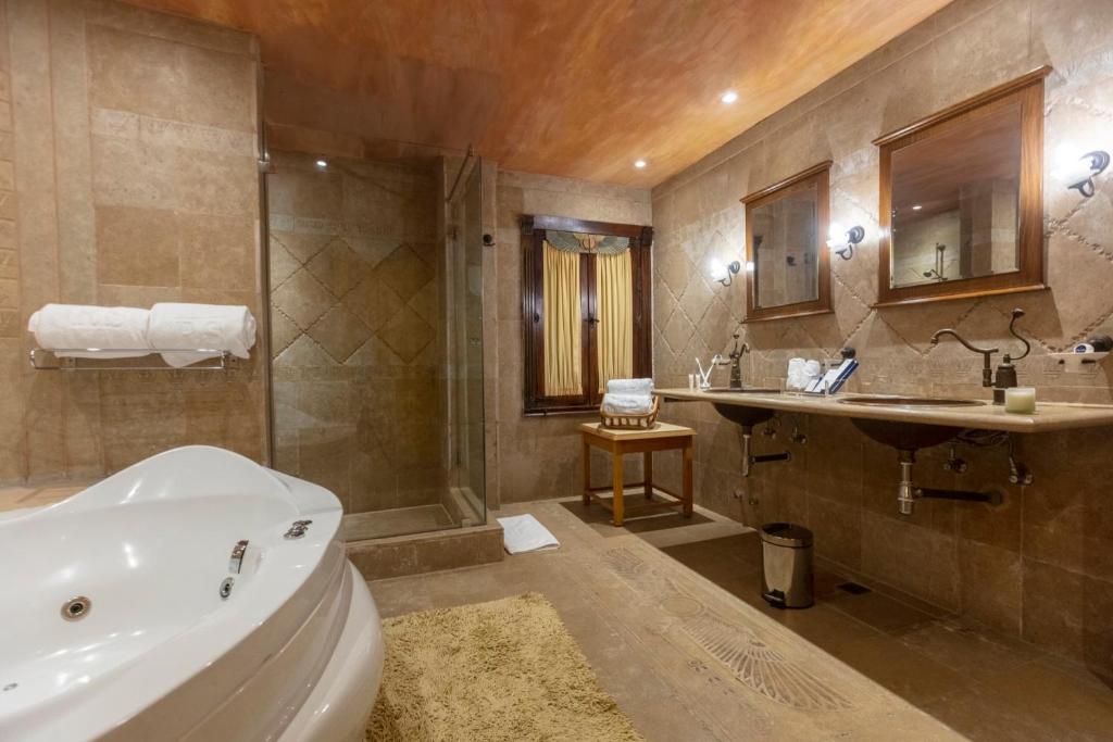 Фото Royal Savoy Hotel & Villas