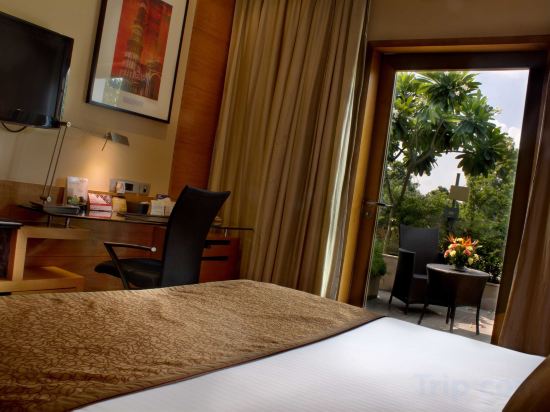 Фото Radisson Blu Marina Hotel, Delhi Connaught Place