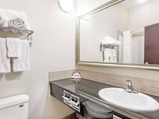 Фото Ramada by Wyndham Drayton Valley