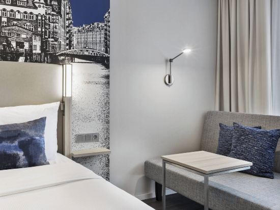 Фото Courtyard by Marriott Hamburg City