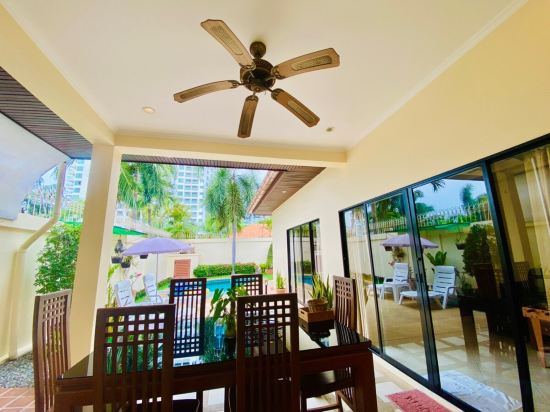 Фото The View Cosy Beach by Pattaya Sunny Rentals