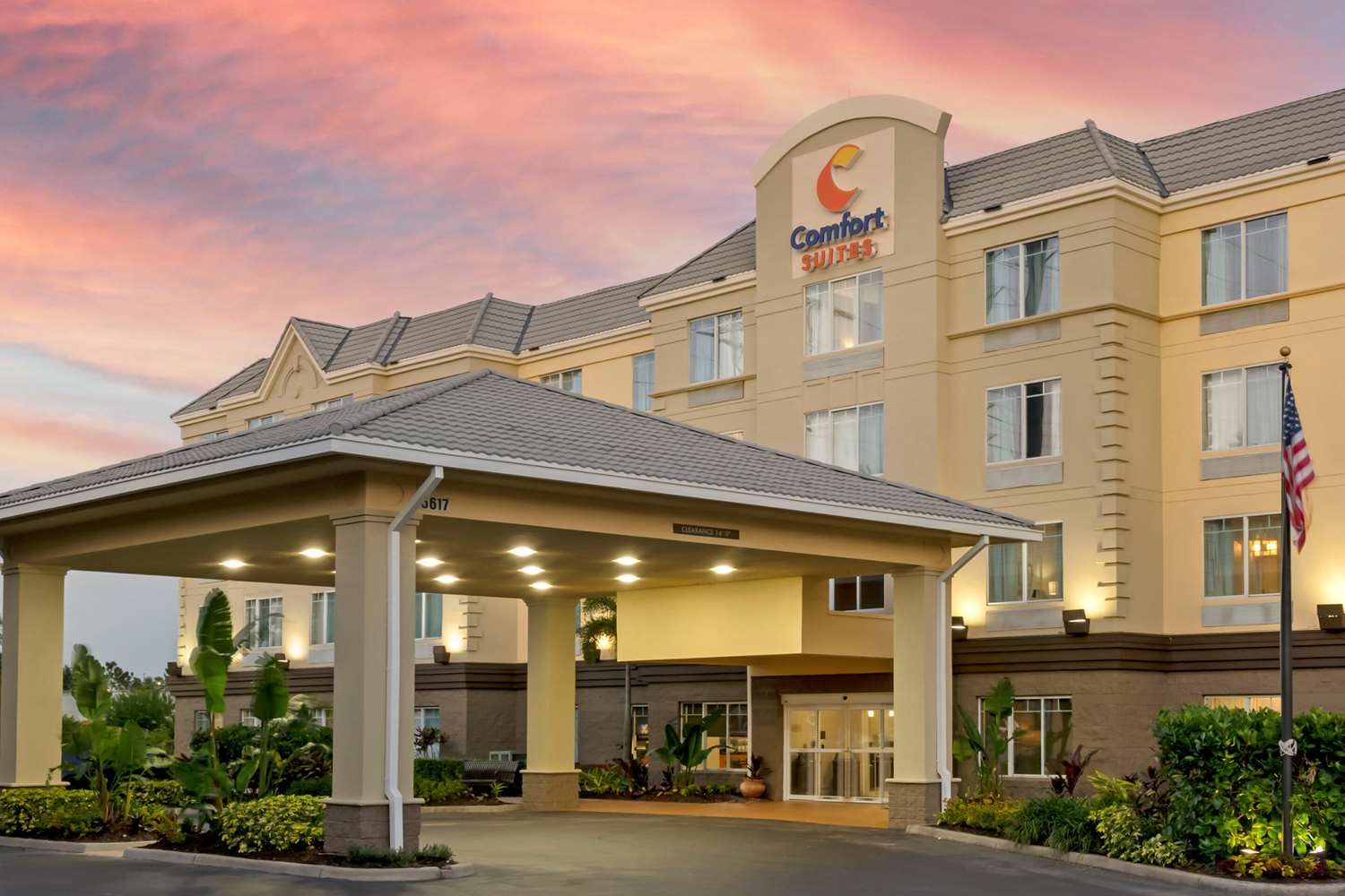 Фото Comfort Suites Near Universal Orlando Resort