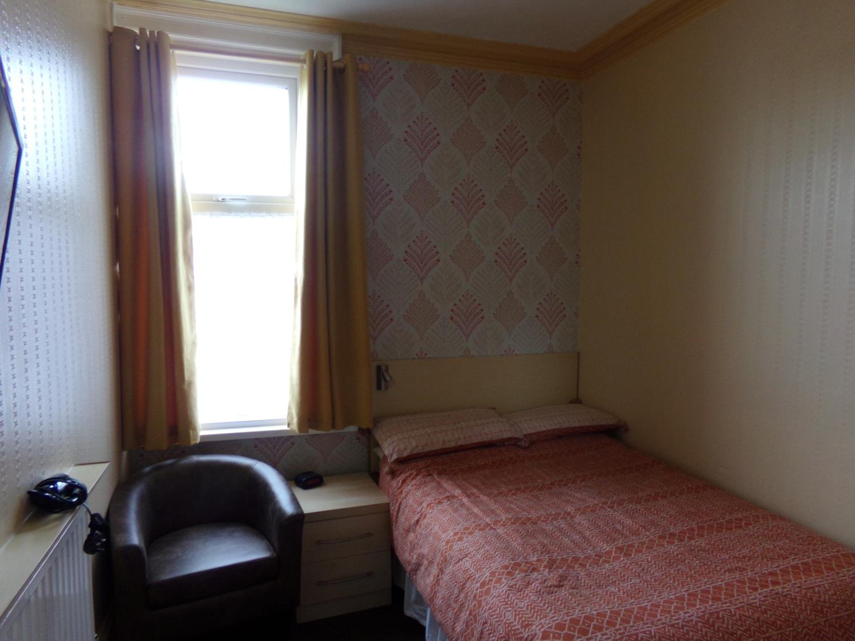 Фото St Annes Hotel