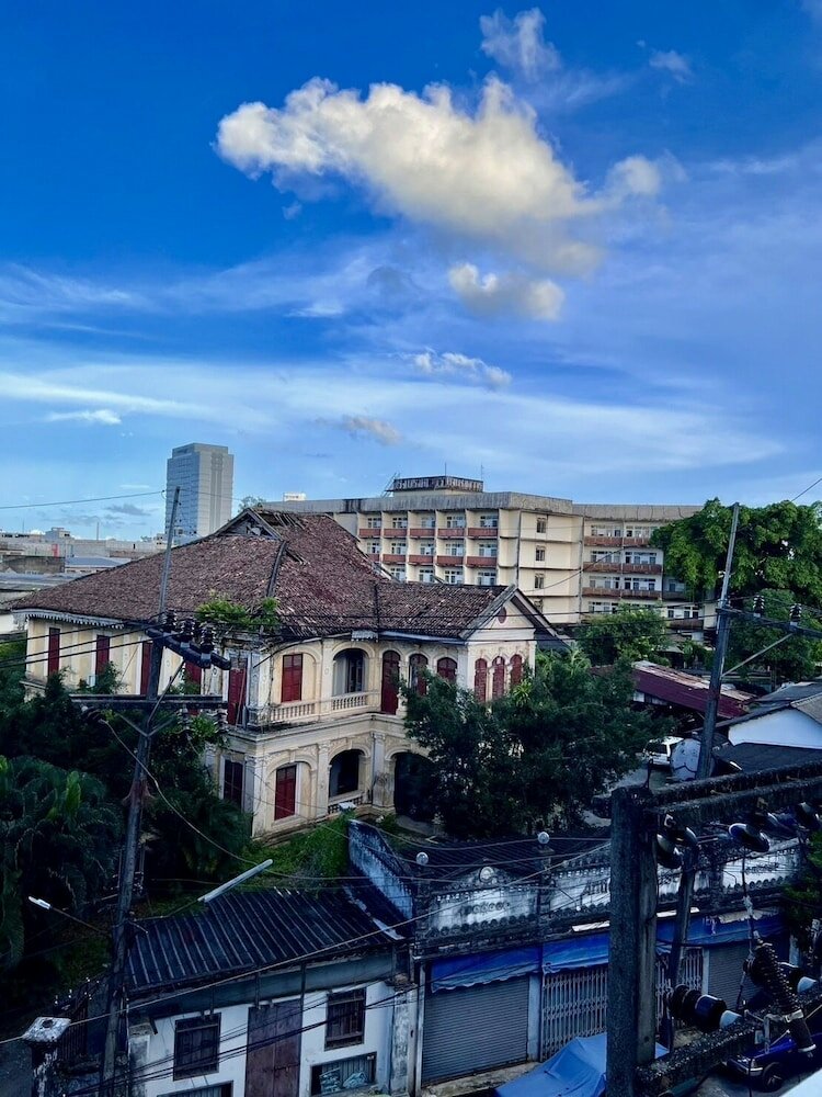 Фото Hugger Hostel - Adults Only